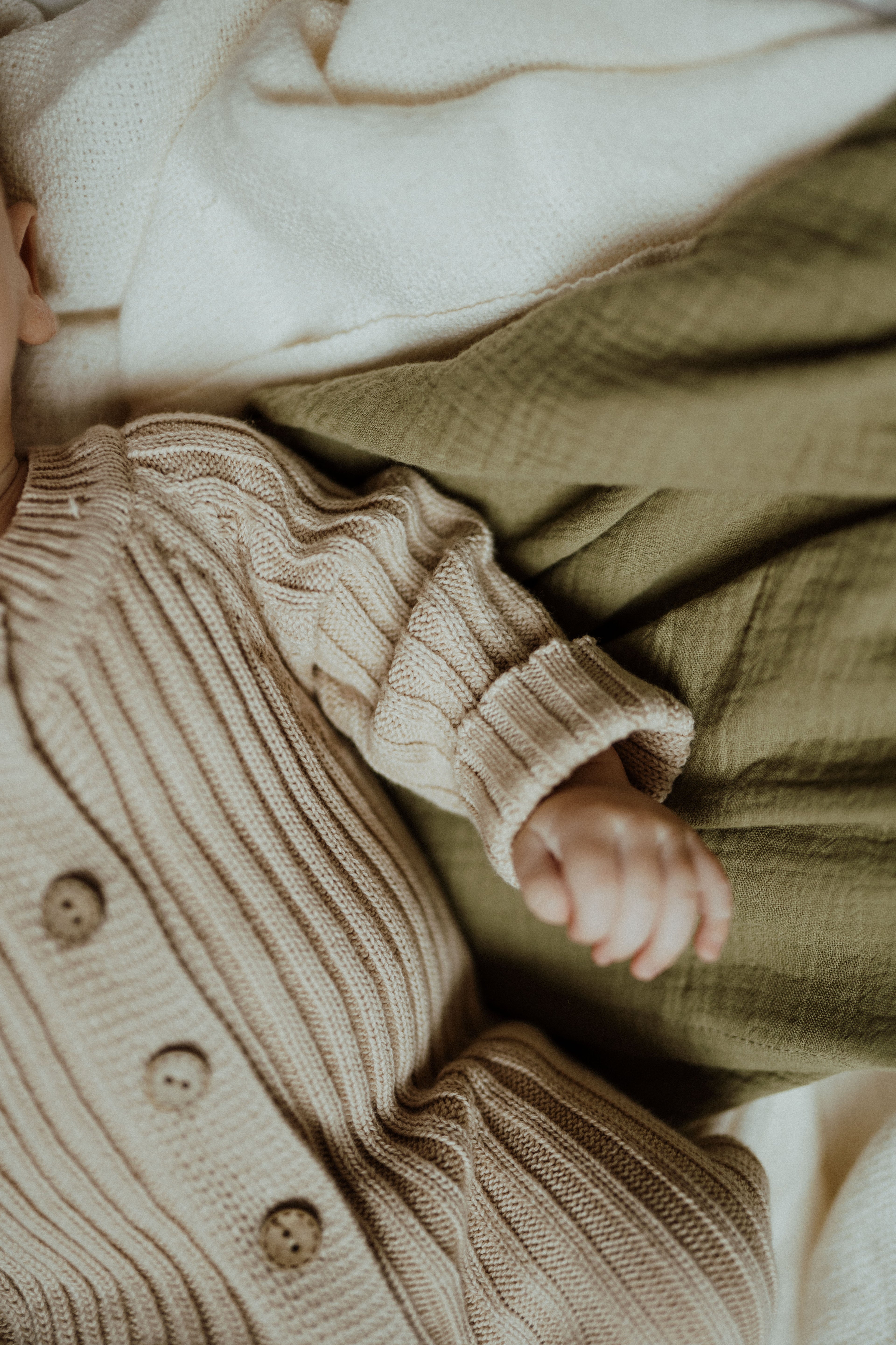 Organic Cotton Muslin Swaddle – Olive | ba.be.O Canada