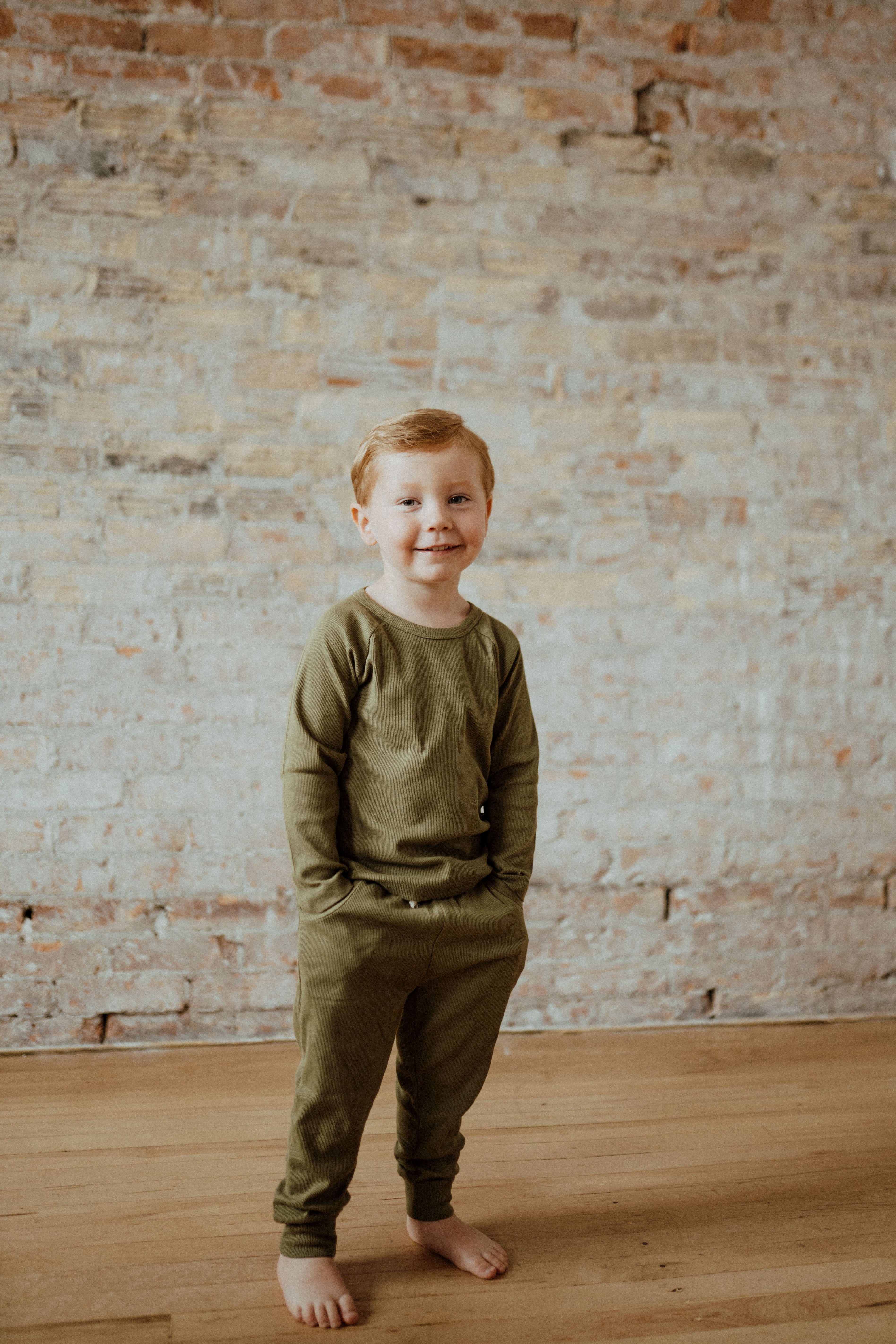 Olive ribbed jogger baby set organic cotton; Olive toddler jogger outfit ba.be.O; Olive ribbed jogger clothing set Canada